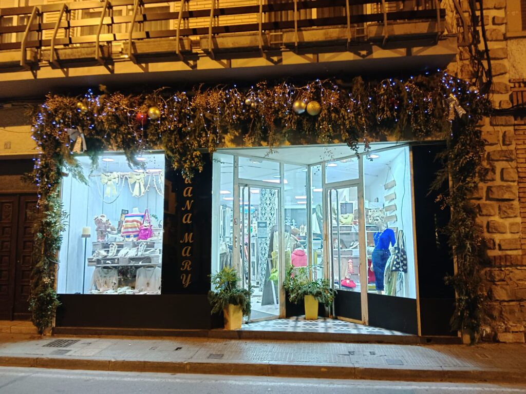 2° PREMIO: CALZADOS JUANA MAM. 200€